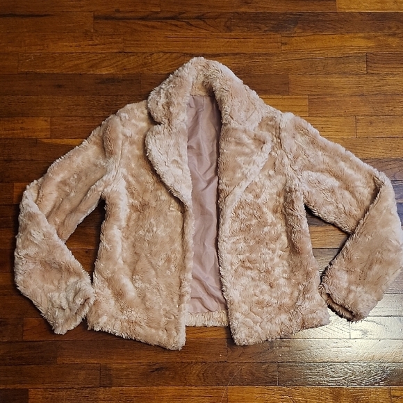 Chic Blush Pink Faux Fur Jacket - Picture 1 of 4
